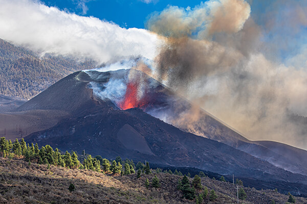 Cumbre Vieja erupting.